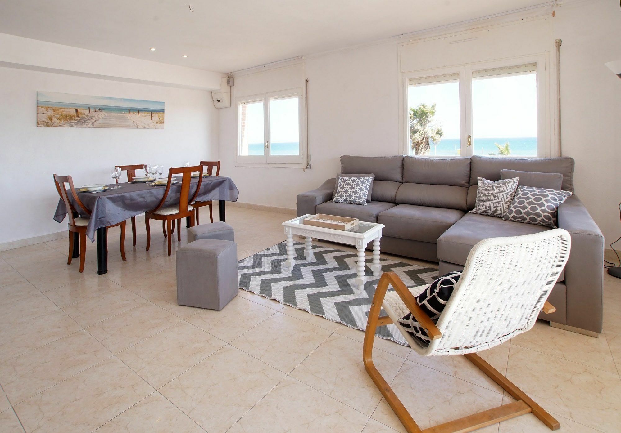 Calaluz Be My Guest Castelldefels Apartamento Exterior foto