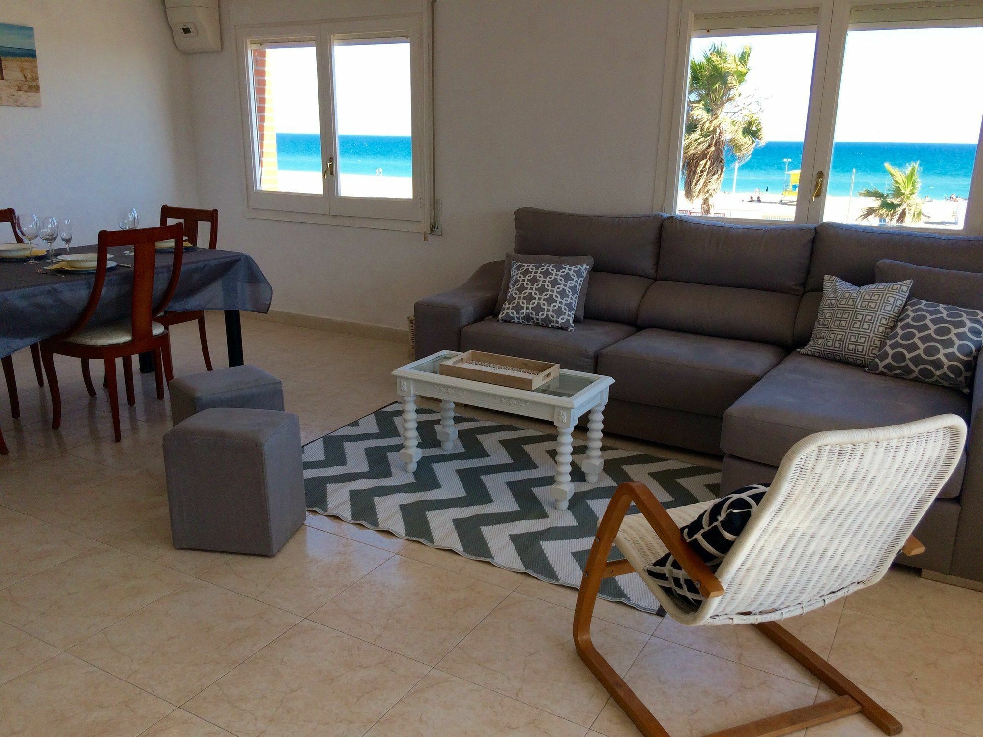 Calaluz Be My Guest Castelldefels Apartamento Exterior foto