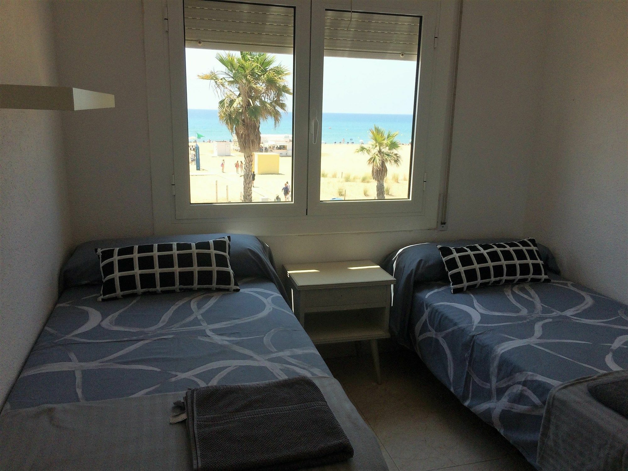 Calaluz Be My Guest Castelldefels Apartamento Exterior foto